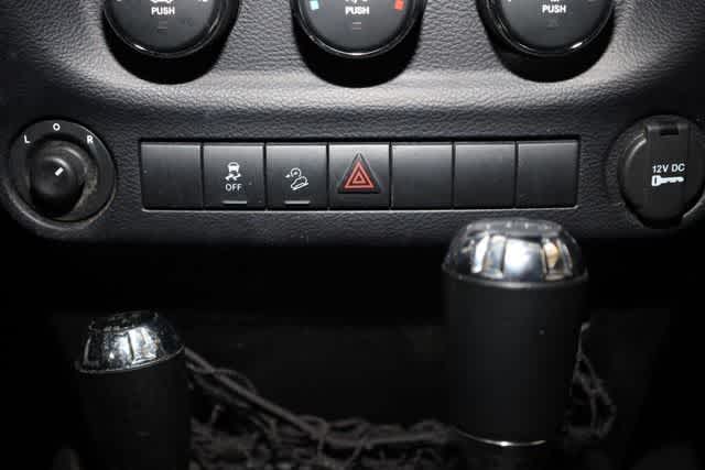 Thumbnail: 2015 Jeep Wrangler - 28