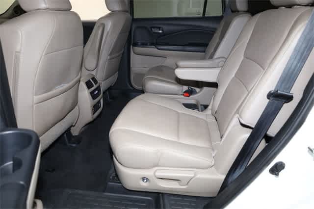 Thumbnail: 2017 Honda Pilot - 21