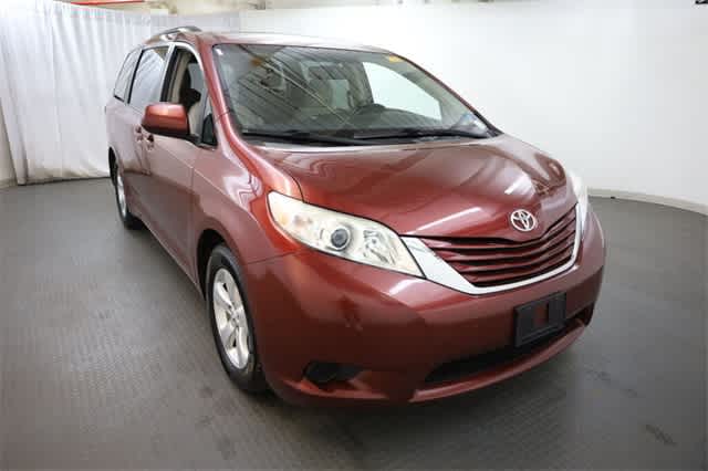 Thumbnail: 2015 Toyota Sienna - 11