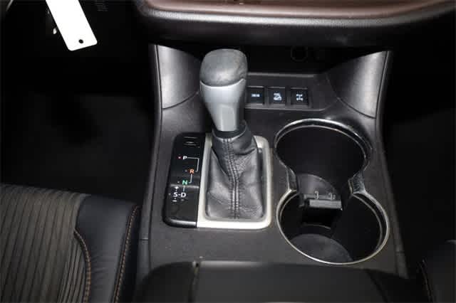 Thumbnail: 2015 Toyota Highlander - 30