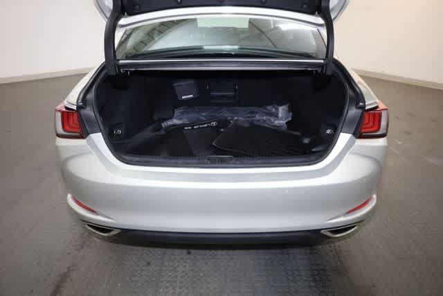 Thumbnail: 2022 Lexus ES - 36