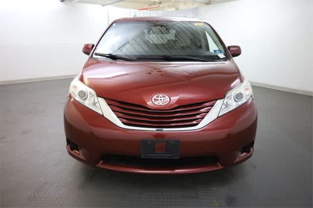 Thumbnail: 2015 Toyota Sienna - 12