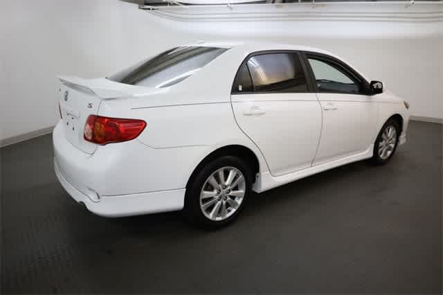 Thumbnail: 2010 Toyota Corolla - 8