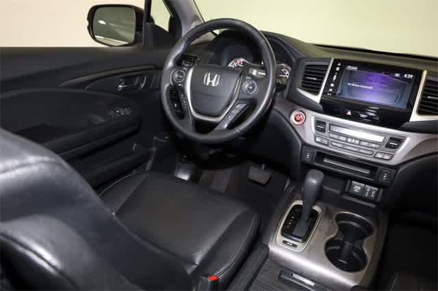 Thumbnail: 2017 Honda Pilot - 16
