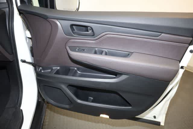 Thumbnail: 2018 Honda Odyssey - 32