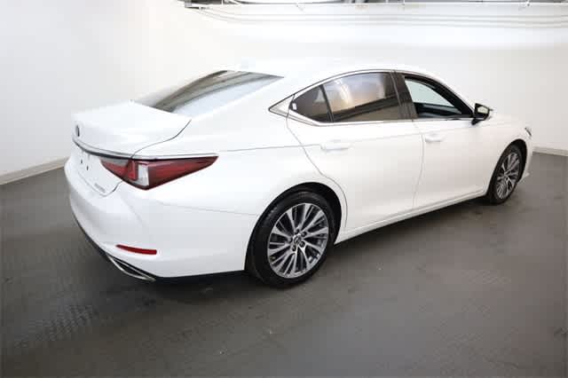 Thumbnail: 2020 Lexus ES - 8