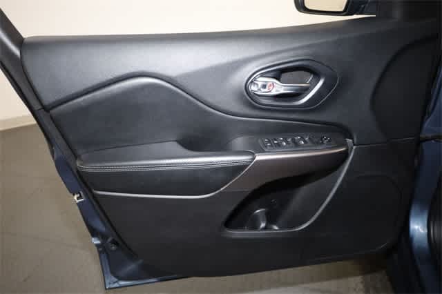 Thumbnail: 2020 Jeep Cherokee - 13