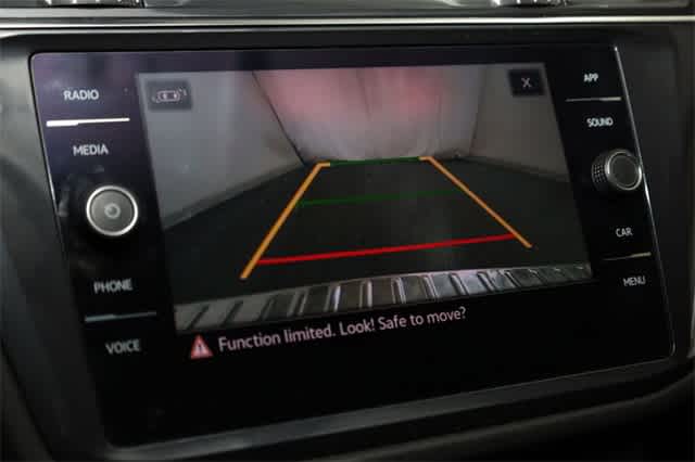 Thumbnail: 2022 Volkswagen Tiguan - 24