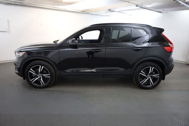 Thumbnail: 2021 Volvo XC40 - 3