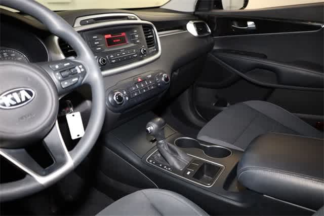 Thumbnail: 2017 Kia Sorento - 23