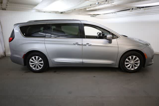 Thumbnail: 2019 Chrysler Pacifica - 9