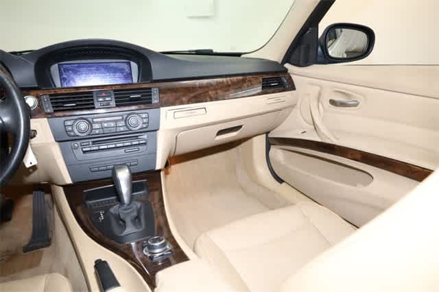 Thumbnail: 2011 BMW 3 Series - 18