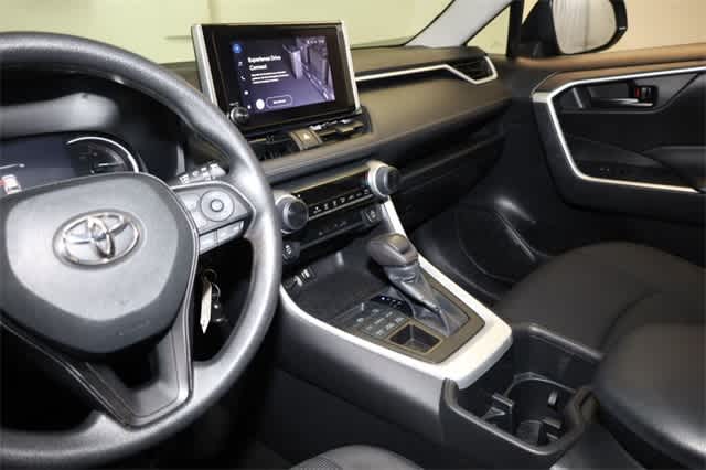 2023 Toyota RAV4 LE 23