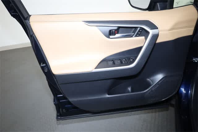 Thumbnail: 2019 Toyota RAV4 - 13