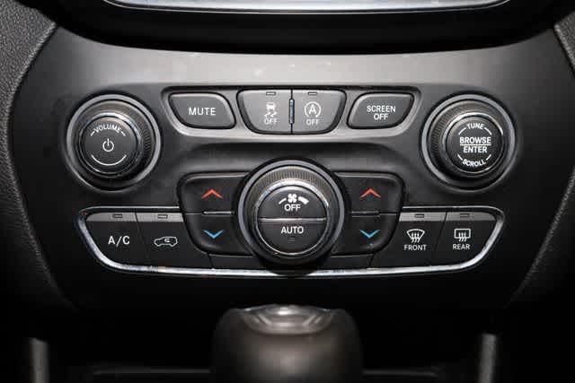 Thumbnail: 2019 Jeep Cherokee - 29