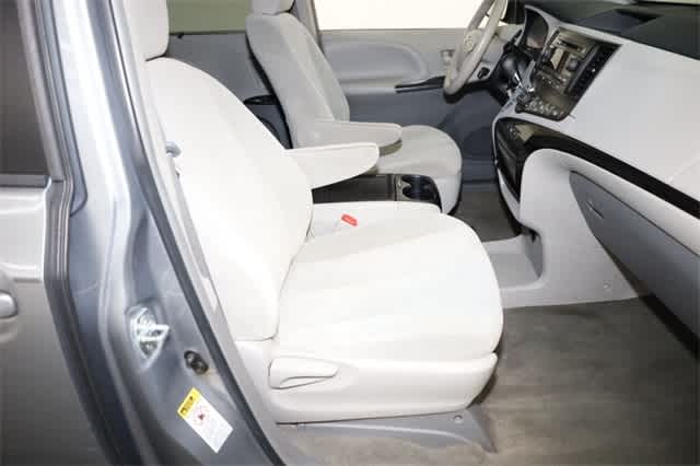 Thumbnail: 2013 Toyota Sienna - 30