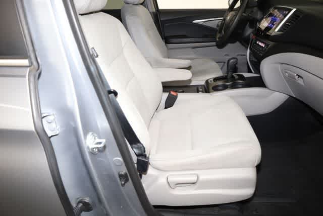Thumbnail: 2017 Honda Pilot - 33