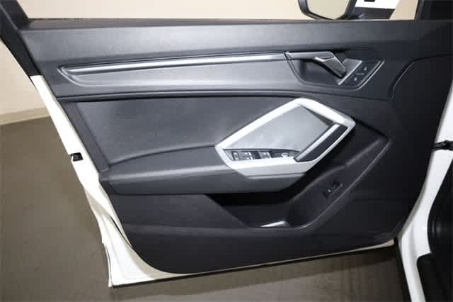 Thumbnail: 2021 Audi Q3 - 26