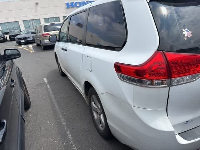 Thumbnail: 2011 Toyota Sienna - 6