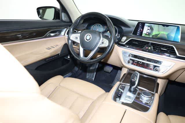 Thumbnail: 2016 BMW 7 Series - 16