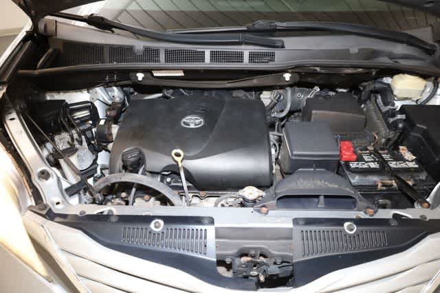 Thumbnail: 2017 Toyota Sienna - 33