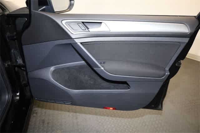 Thumbnail: 2016 Volkswagen Golf - 22