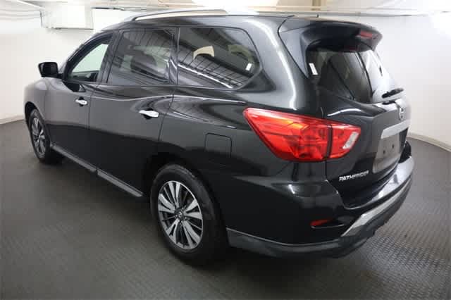 Thumbnail: 2017 Nissan Pathfinder - 4
