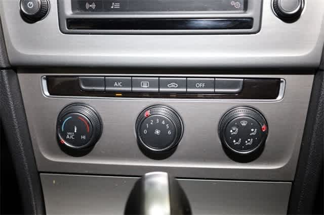 Thumbnail: 2016 Volkswagen Golf - 29