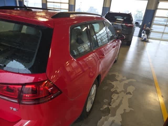 Thumbnail: 2016 Volkswagen e-Golf - 11