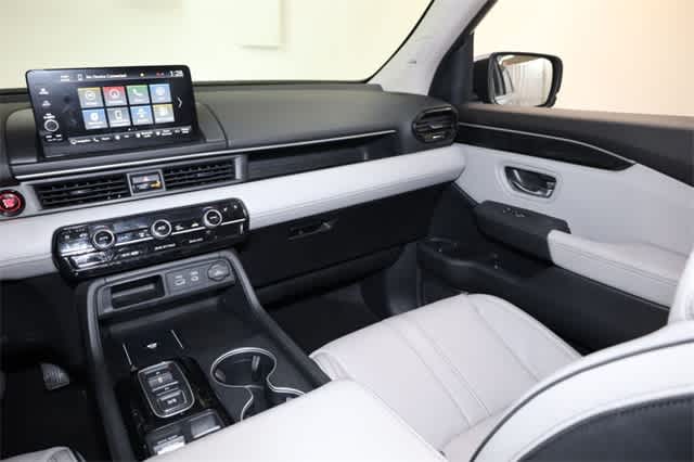 Thumbnail: 2023 Honda Pilot - 18