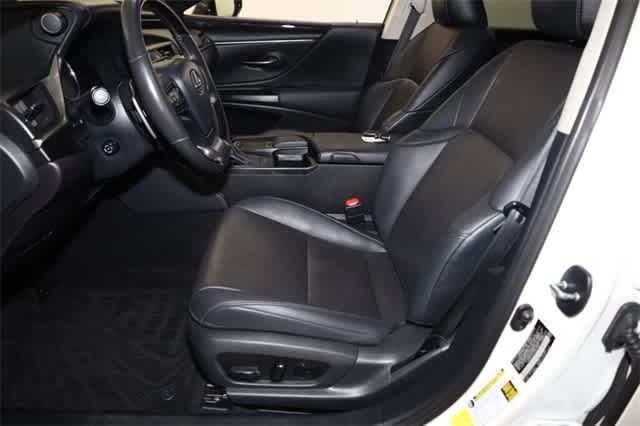 Thumbnail: 2020 Lexus ES - 15