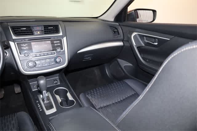 Thumbnail: 2016 Nissan Altima - 18
