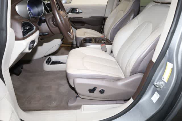 Thumbnail: 2019 Chrysler Pacifica - 15