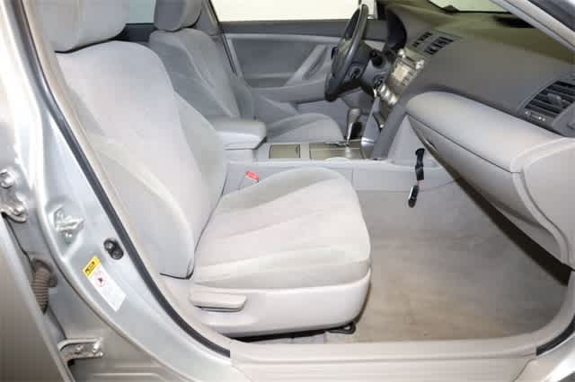 2010 Toyota Camry LE 20