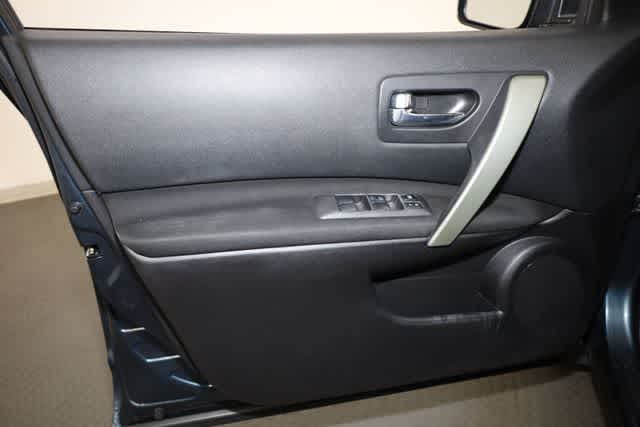 Thumbnail: 2013 Nissan Rogue - 13