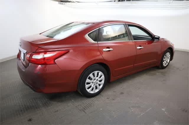 Thumbnail: 2016 Nissan Altima - 8