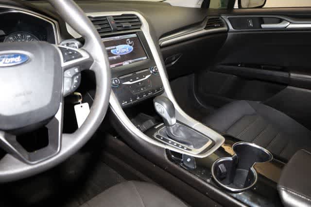 Thumbnail: 2014 Ford Fusion - 16