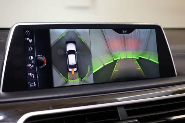 Thumbnail: 2016 BMW 7 Series - 24