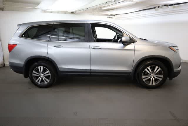 Thumbnail: 2017 Honda Pilot - 9