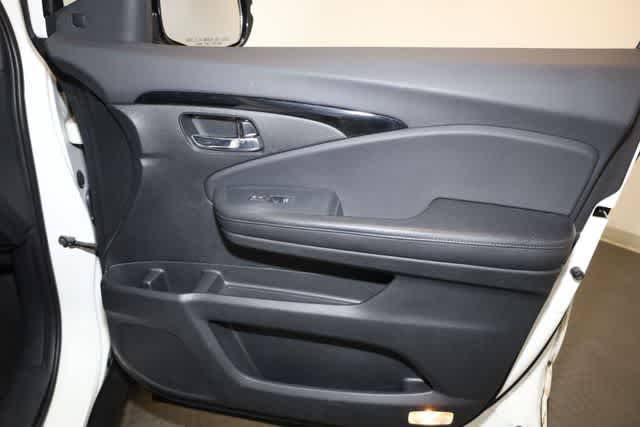 Thumbnail: 2016 Honda Pilot - 22