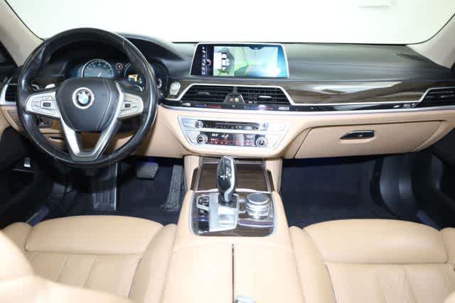 Thumbnail: 2016 BMW 7 Series - 17