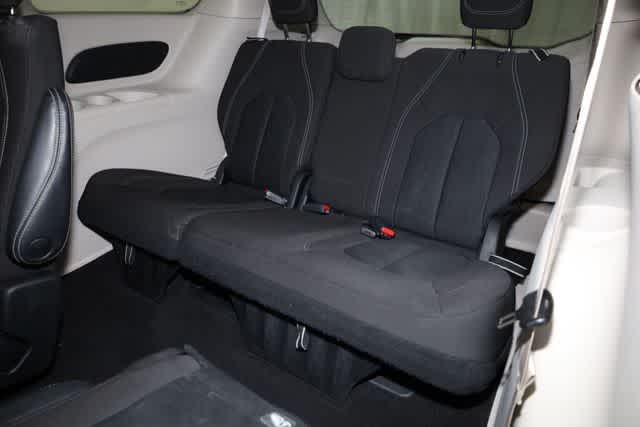 Thumbnail: 2022 Chrysler Voyager - 22