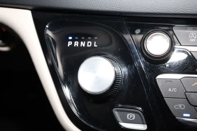 Thumbnail: 2022 Chrysler Voyager - 33