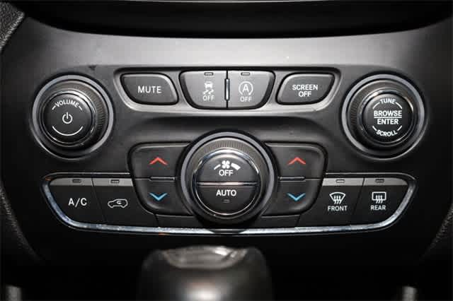 Thumbnail: 2021 Jeep Cherokee - 34