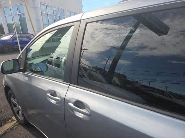 Thumbnail: 2013 Toyota Sienna - 6