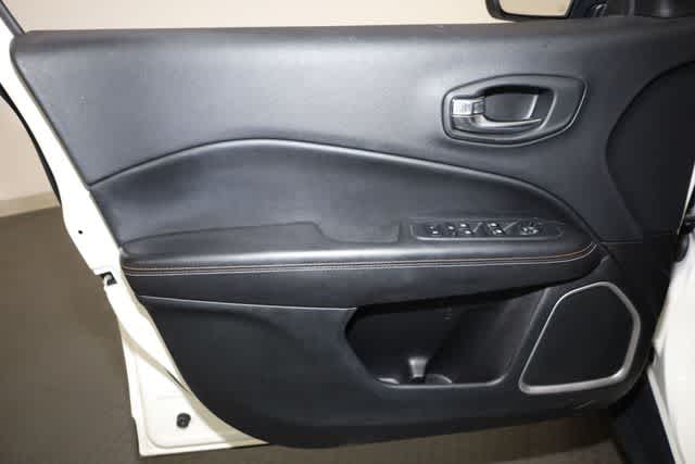 Thumbnail: 2018 Jeep Compass - 13