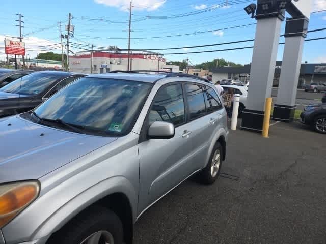 2005 Toyota RAV4 Base 2