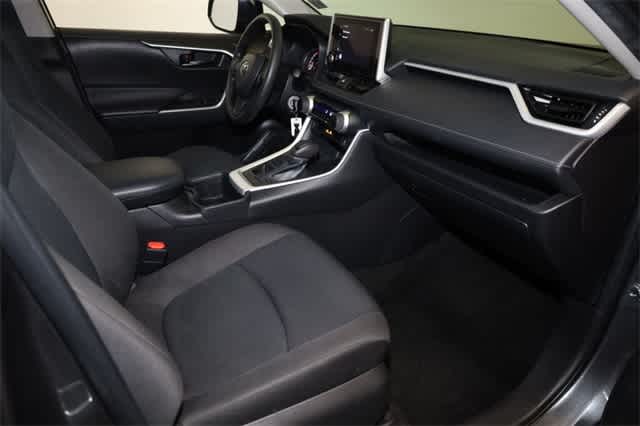 2023 Toyota RAV4 LE 19