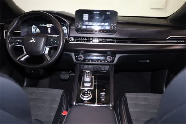 Thumbnail: 2024 Mitsubishi Outlander - 17
