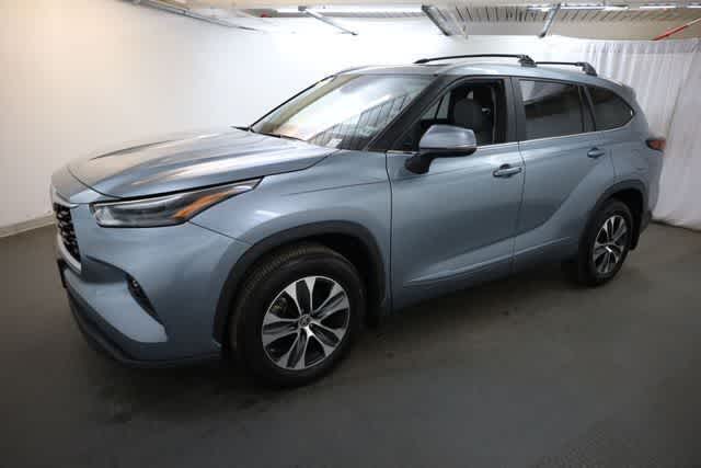 Thumbnail: 2023 Toyota Highlander - 2